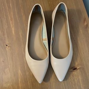 Like new J. Crew pointed toe flats.  Size 7.5, Nude